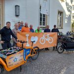 Übergabe des Lastenrades auf dem Marktplatz in Warendorf ©ADFC