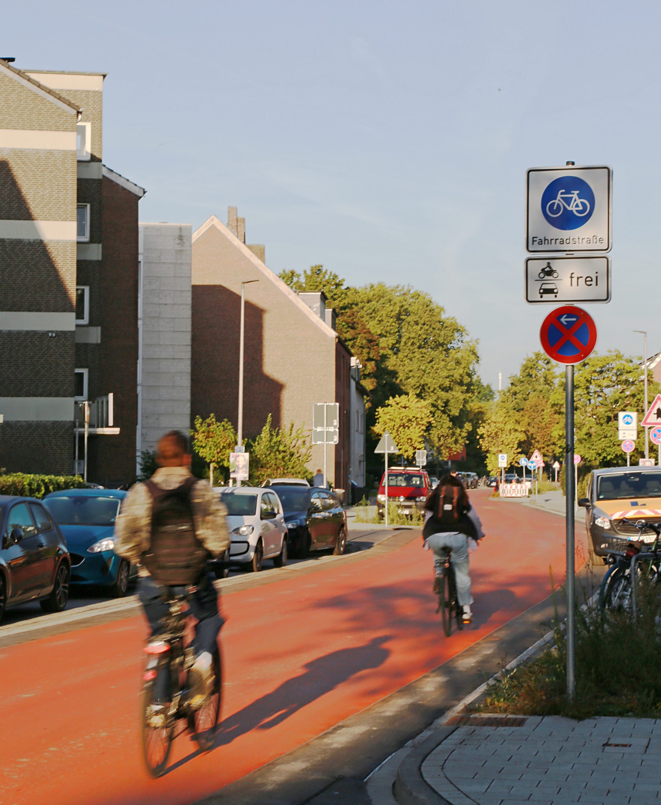 Radelnden den roten Teppich ausrollen