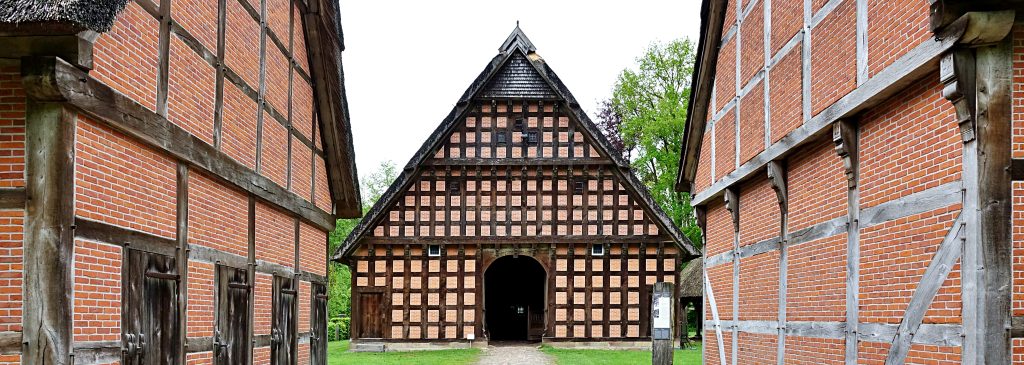Prachtvolle niedersächsische Hofanlagen zeigt das Museumsdorf Cloppenburg
