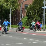 Die Gruppe ist als Verband erkennbar, könnte aber noch disziplinierter und kompakter fahren. ©Heinz Braunsmann