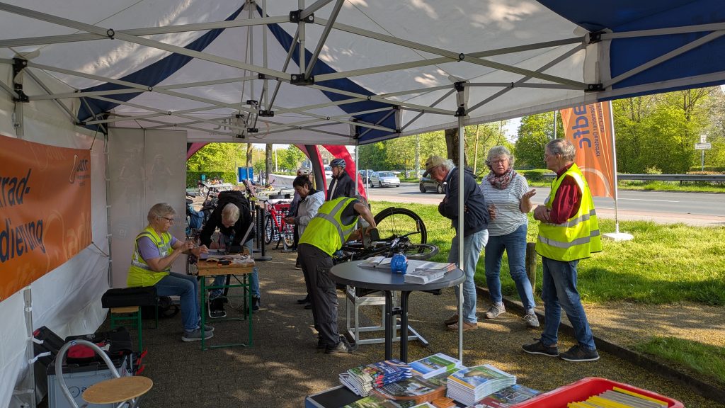 Der Stand war meist gut besucht (c) Peter Wolter