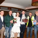 Die Delegation aus dem Vorstand des ADFC Kreisverbandes gratulieren dem Paar zur Hochzeit