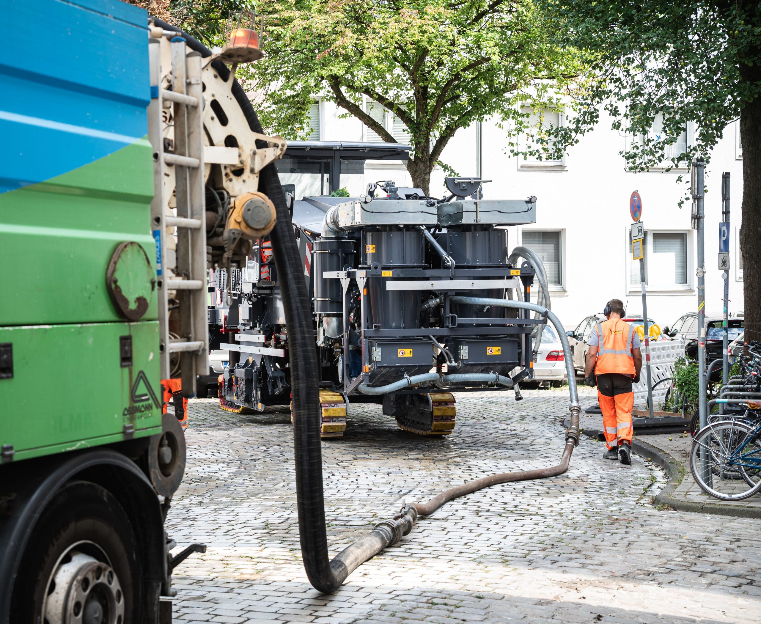 Bildmöglichkeit 1: Durch das Schleifverfahren wird die Oberfläche des Kopfsteinpflasters gleichmäßiger, bleibt durch die Struktur aber leicht rau und sorgt weiterhin für guten Halt (Bildquelle: Stadt Münster, Patrick Schulte)